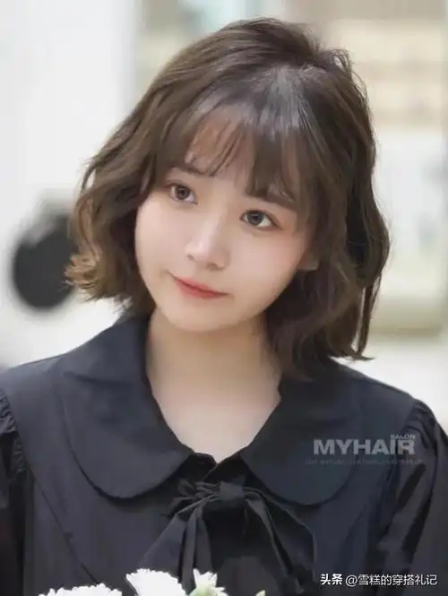 圆脸短发烫发发型(各种脸型适合的烫发发型)(10)