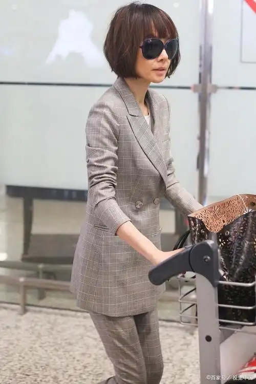 其实并不是鲁豫的名字,名叫陈鲁豫,是他的真实姓名