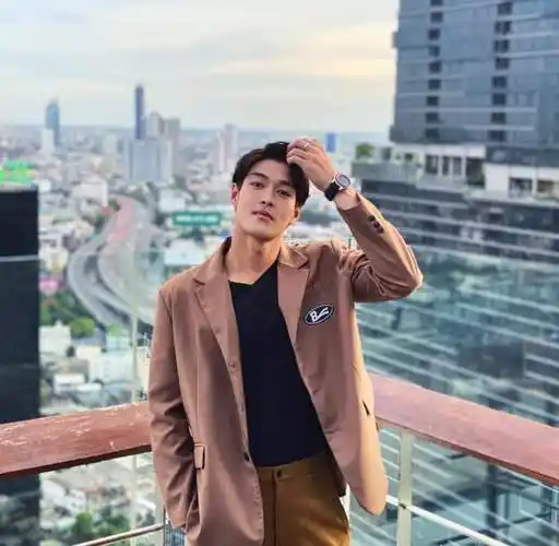 泰国三台男星krating珠光璀璨男二个人资料