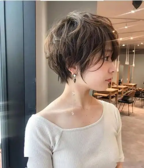 烫一烫更好看短发微卷慵懒魅惑