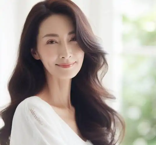 的身上留下痕迹,比如皱纹,比如身材,比如发质,对于大部分大龄女性来说