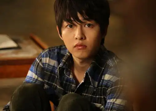 宋仲基赚得多捐得也多 吸金力善心max