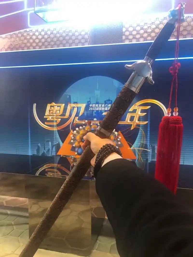 穷二代想突破贫穷的枷锁,必须彻底开启疯子模式,否则靠朝九晚五 - 抖