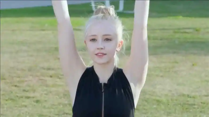 丹麦小仙女首次出镜,这颜值太纯净,好像天上仙女降落凡间!