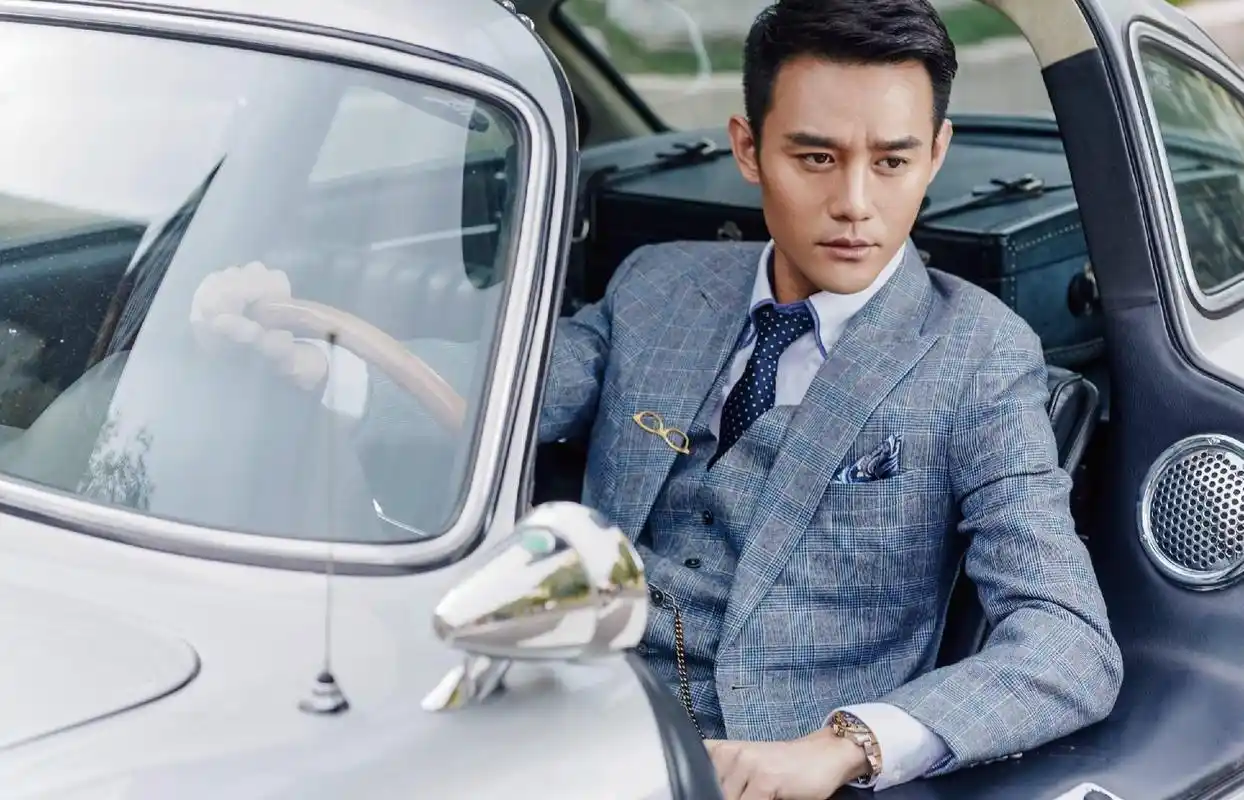 九大明星开车照,鹿晗太稚嫩,吴亦凡简直帅呆了