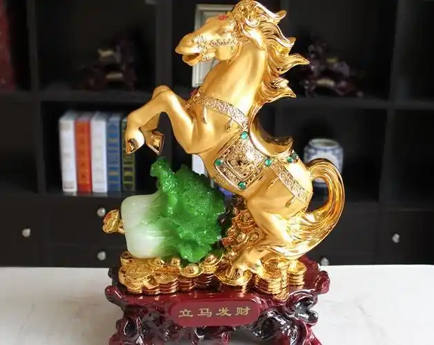 高贵马带百财摆件