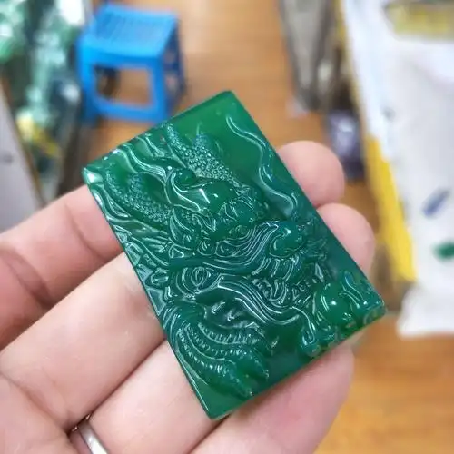 玉器直销天然绿玛瑙玉牌 精工雕刻绿玉髓龙牌子 男款龙头牌子挂坠