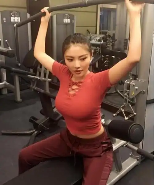 徐冬冬健身照2018年11月9日公布恋情,对方是普通人.