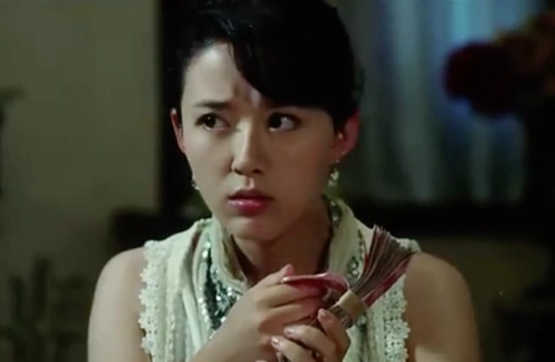 颜丹晨不笑时的柔情迷人笑时的甜更迷人