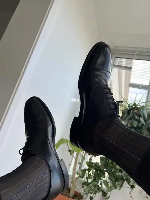 白袜子正装皮鞋球鞋穿搭指南丝袜男生内裤loake