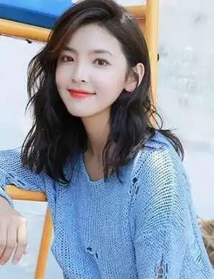 2022最流行锁骨发型图片卷发显可爱年轻气质