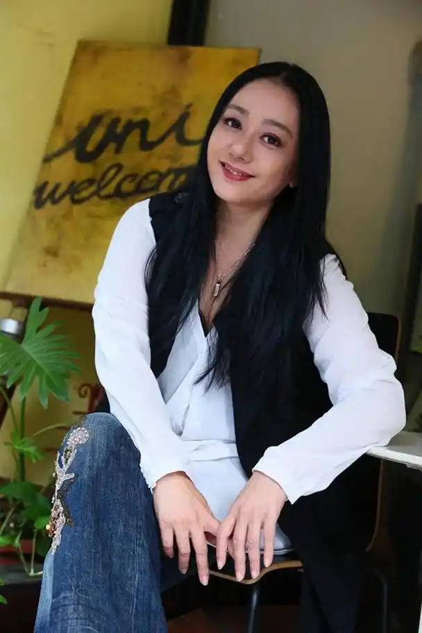 台湾歌手高慧君在1998年与歌神张学友合唱歌曲《你最珍贵》而成名.