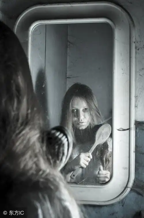 揭晓晚上照镜子的恐怖真相!