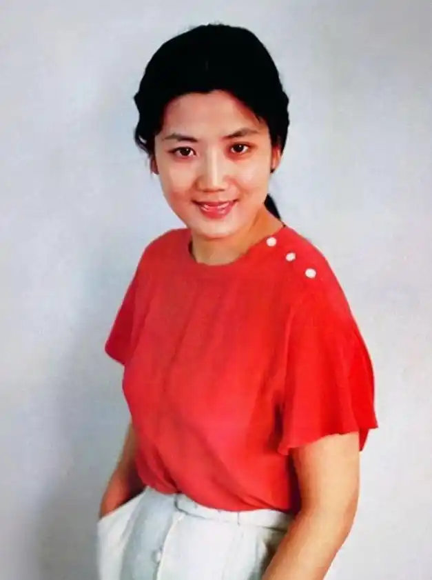 李秀明80年代红极一时甜蜜的事业是一代人心中美好记忆