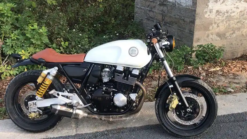 雅马哈xjr400爆改复古