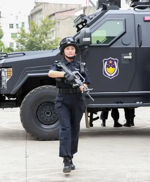 女特警的风采/献给国庆70周年