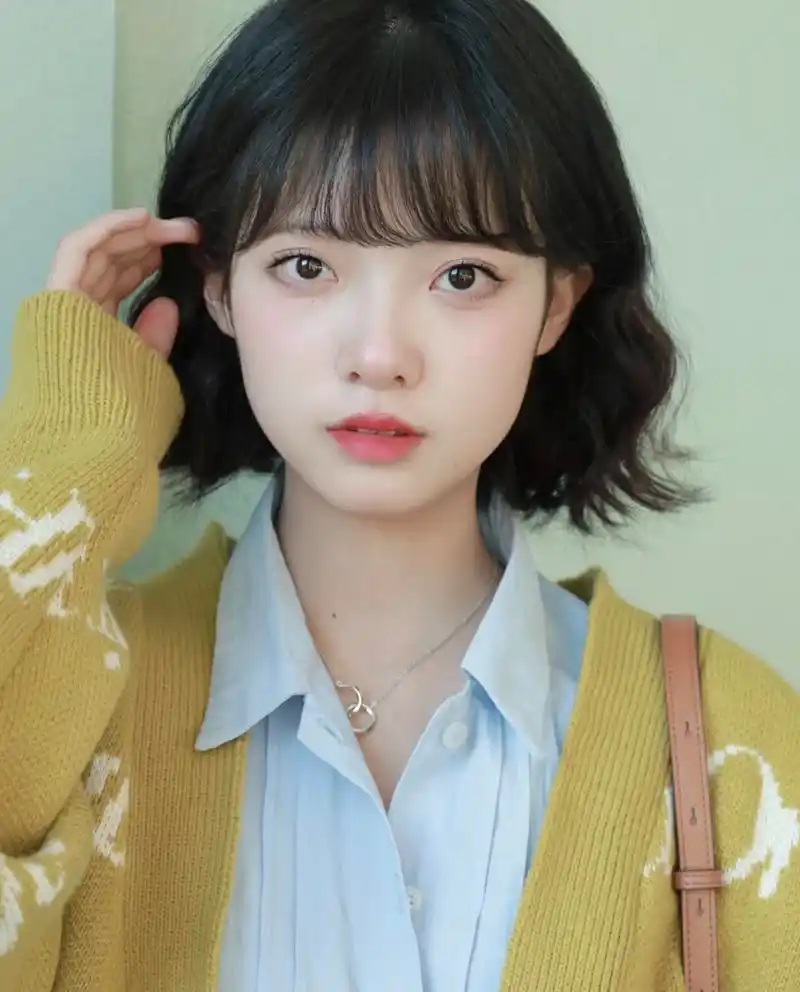 脸大,脸肉的女孩,2022一定要试试这几款发型,显瘦还时髦!