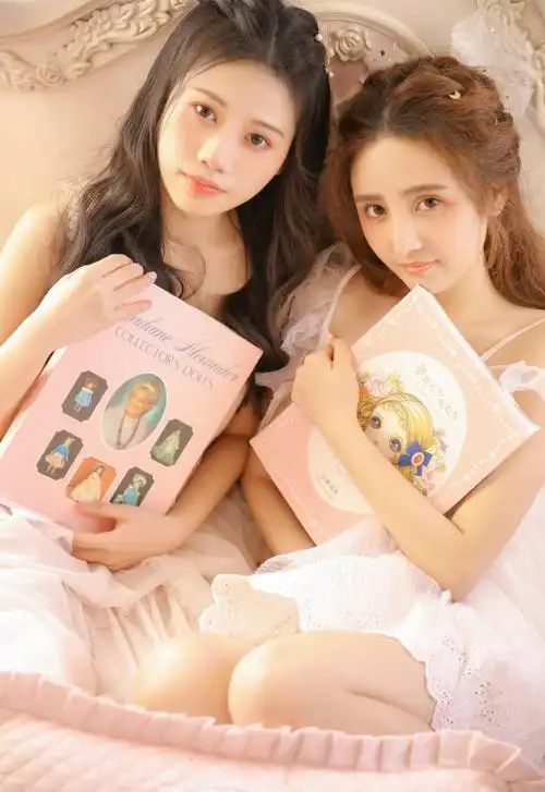 长腿美女姐妹花白嫩肌肤香艳欲滴小清新私房写真集