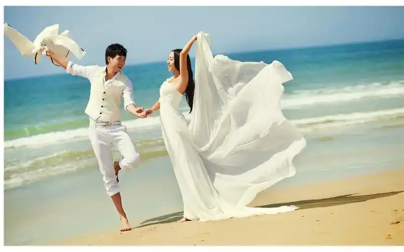 情侣海边唯美婚纱照高清壁纸图片