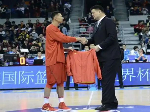 阿联退役,一代战神落下帷幕,易建联之后还有谁?地位不及姚明