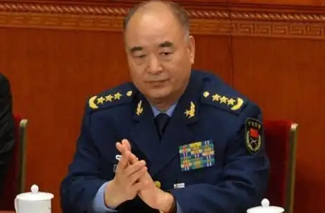 他16岁入伍,57岁授予上将军衔,曾任空军司令员,今年71岁