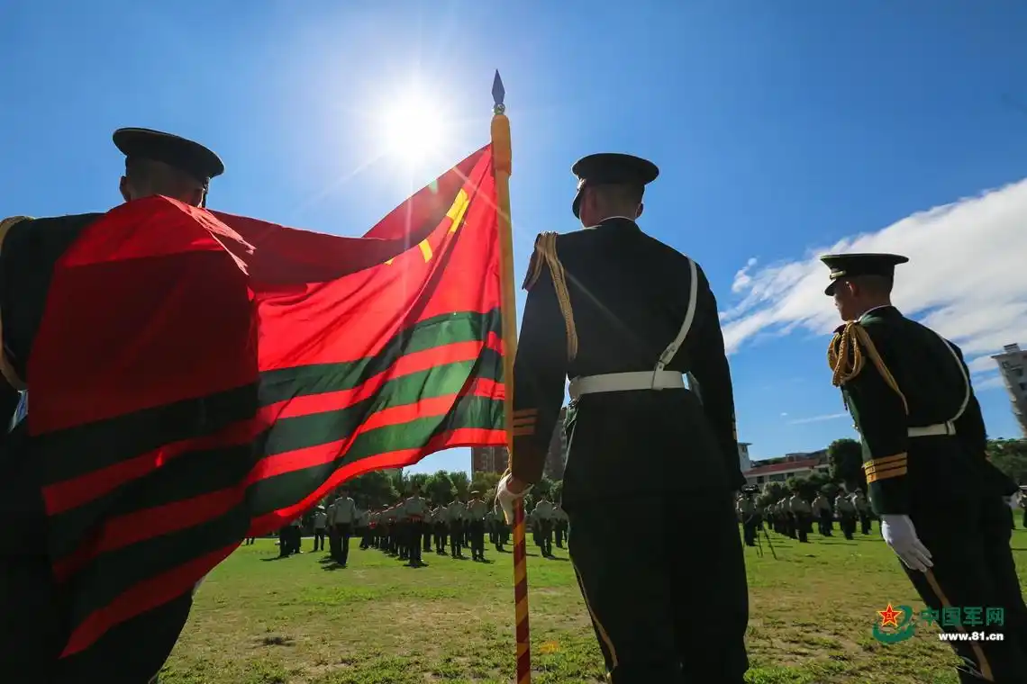 只因这面军旗脱下军装却脱不掉军人本色