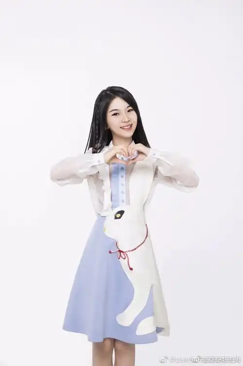 李昕融[超话]#昕融美美哒! 来自海边拾星·冯雪雅记录薄 - 微博