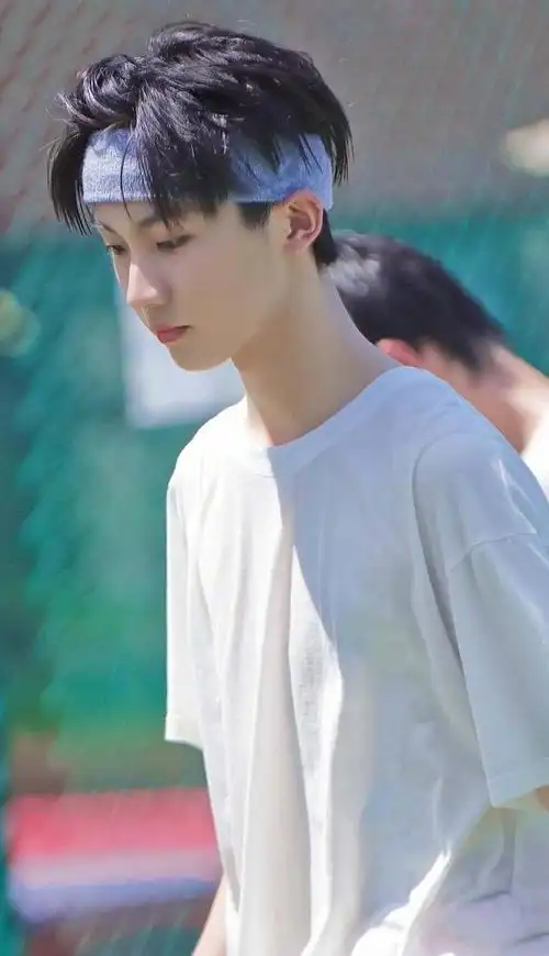 温柔本身马嘉祺,玲珑剔透的翩翩少年,初恋男孩衣品也美好如初恋