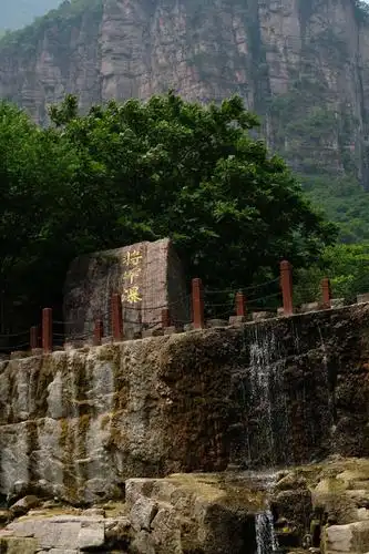 八里沟景区 位于河南辉县上八里深.