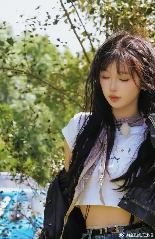 虞书欣甜酷鬼马少女##虞书欣牛仔五分裤