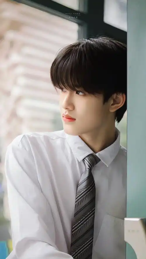 张极晒冬日氛围感写真##张极异乡人vlog