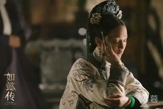 乾隆的母亲皇太后要他立乌喇那拉氏(辉发那拉氏)为皇后,乾隆虽然说出"