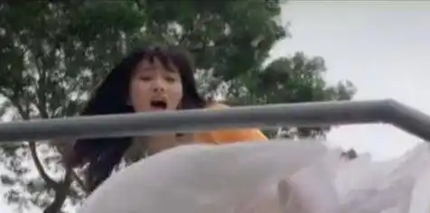 她是《师兄撞鬼》中美丽清纯,白皙漂亮的阿玉.