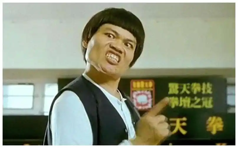 被誉为香港黄金丑角, 被娇妻榨干千万家产, 如今60多岁身价过亿