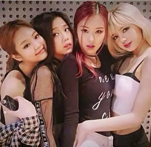 回顾blackpink出道前的照片,4个女孩中谁最时尚?_腾讯新闻