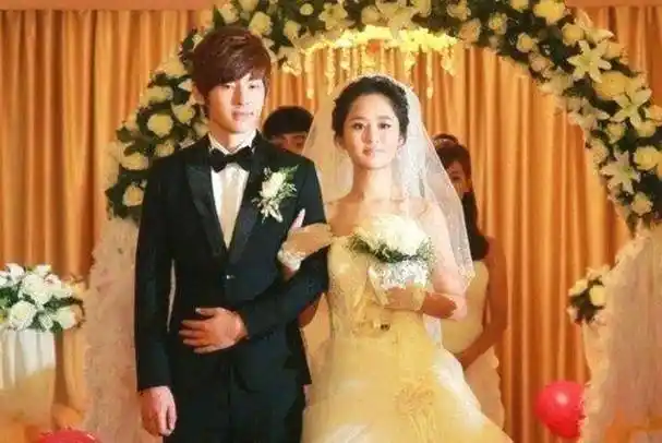 杨紫的九张"结婚照", 和谁都"不情愿", 唯独和他是真正的开心_照片