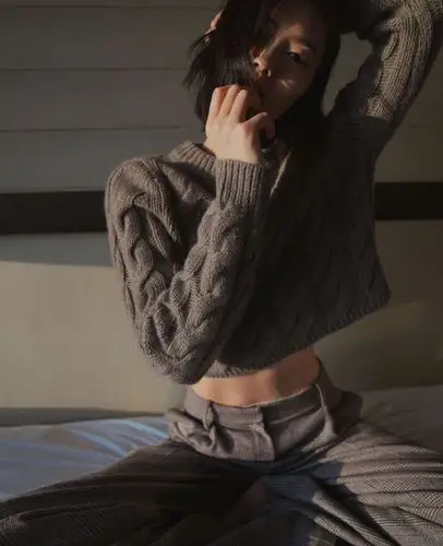 刘雯晒出马甲线照片