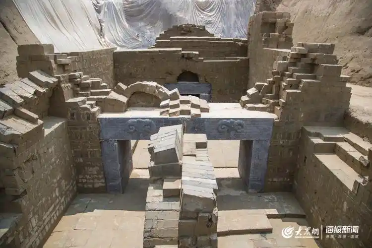 据了解,两座墓葬均为汉代画像石墓.