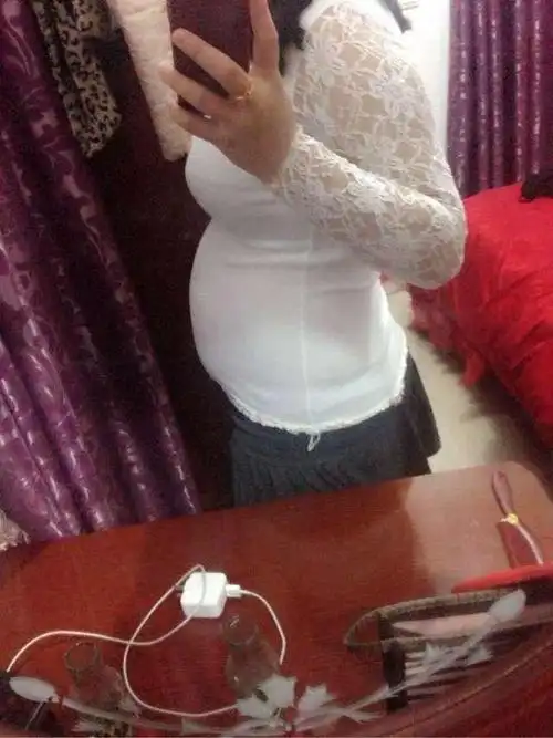 体胖肚子大的女生,建议试一下遮掩肚子的4种穿搭,显瘦还洋气_小肚腩