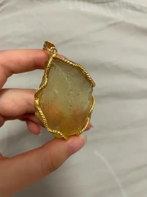 出利比亚黄金陨石