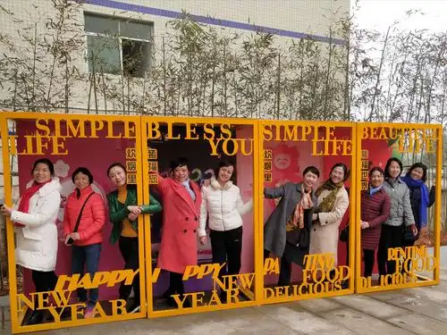 发现个拍照美景道具——疯狂合影  拍照开始