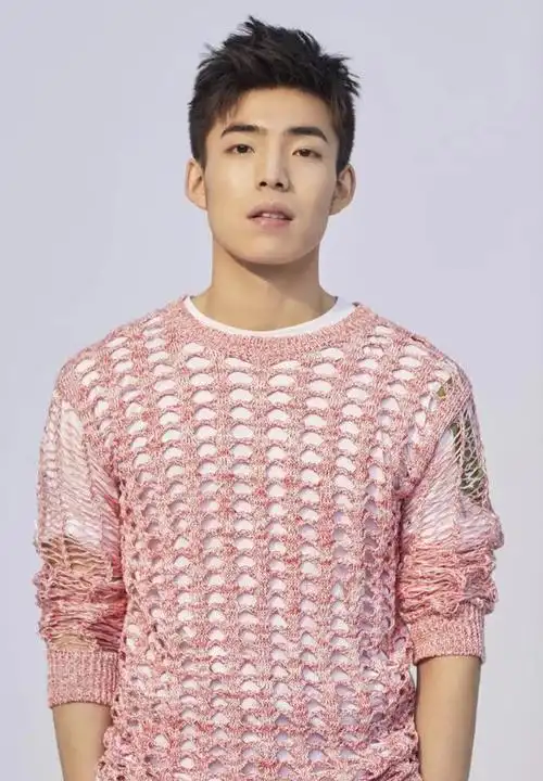 网红李由整容完美变性从男变女要经过怎样的蜕变