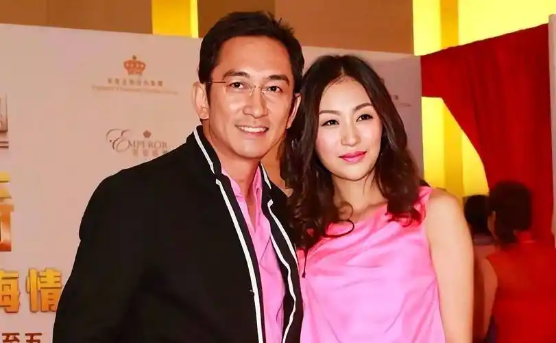 石洋子:22岁嫁43岁的吴启华,分手后仍被他当作"女儿"般宠爱_对方_感情