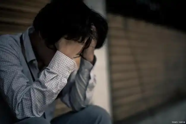 人们面临着种种压力和挑战,很容易感到情绪上的不稳定和濒临到崩溃点