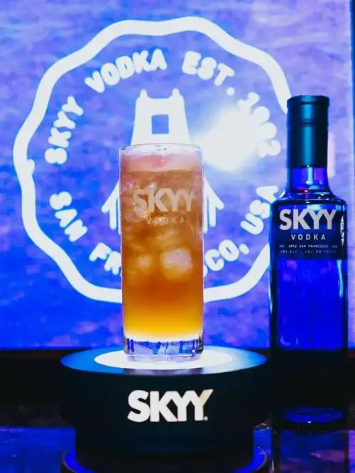 微醺之夜深蓝伏特加浪漫