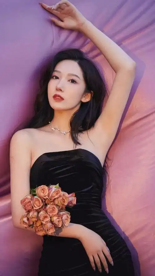 成熟明艳的大美人女神都美竹