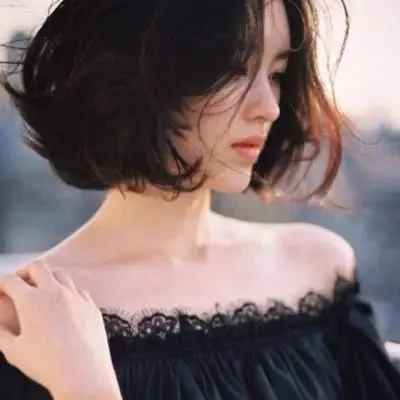 短发气质微信头像好看的短发侧脸头像图片