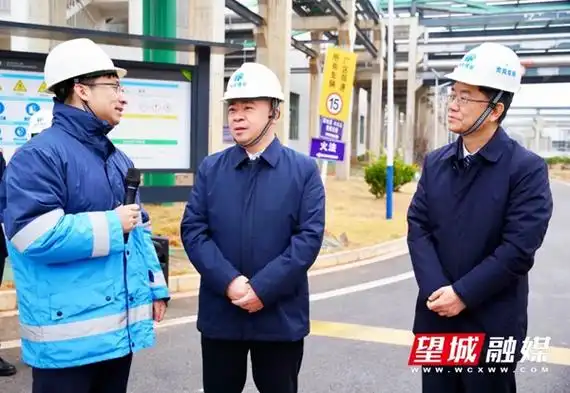 望城区领导苏春光,周剀,易文龙,杨钦涵,贺茂云参加.