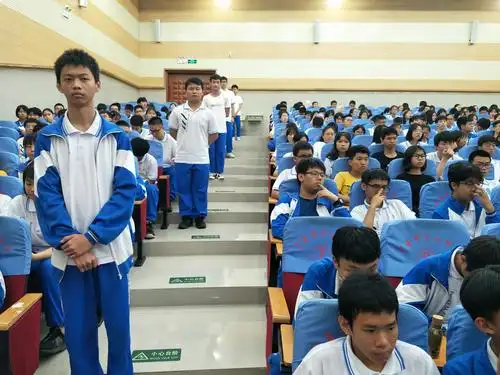 三亚一中高一年级举行"祖国在我心中"主题演讲比赛