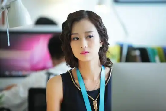 演员韩烨,与蓝盈莹是同学,被传冯绍峰炒绯闻,却始终火不了